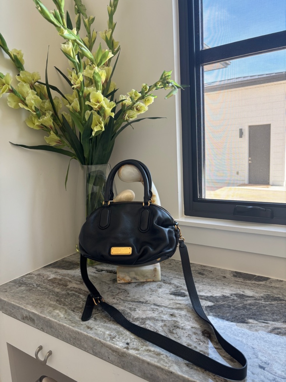 Marc Jacobs Black Pebbled Leather Dome Crossbody with Gold Plate - Picture 4 of 9